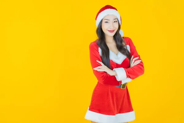 Portrait Belle Jeune Femme Asiatique Costume Père Noël Sur Fond — Photo
