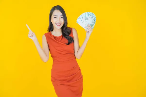 Retrato Bonito Jovem Asiático Mulher Sorriso Com Monte Dinheiro Dinheiro — Fotografia de Stock