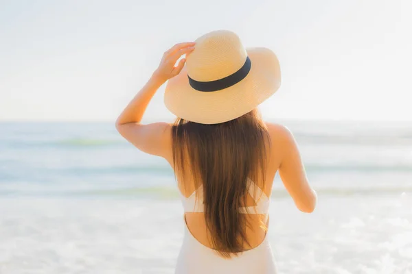 Retrato Bonito Jovem Asiático Mulher Feliz Sorriso Redor Mar Oceano — Fotografia de Stock