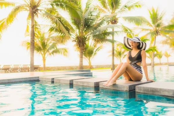 Portrait Beautiful Young Asian Woman Relax Outdoor Swimming Pool Hotel — Stock Photo, Image