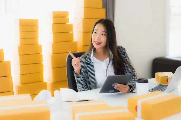 Portrait Beautiful Young Asian Business Woman Work Home Laptop Mobile — Stock Photo, Image