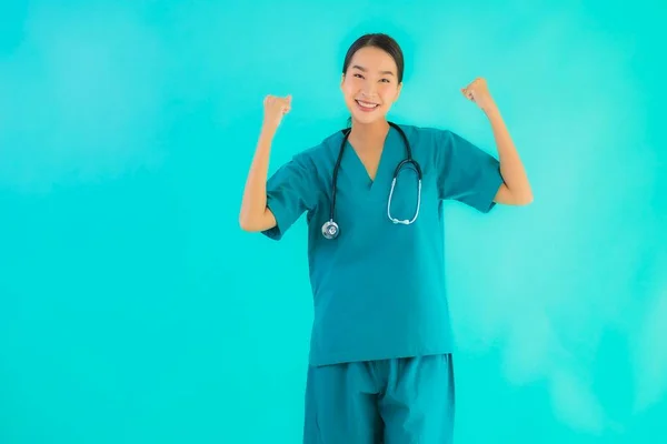 Güzel Genç Asyalı Doktor Kadının Portresi Hastane Klinikte Çalışmak Için — Stok fotoğraf