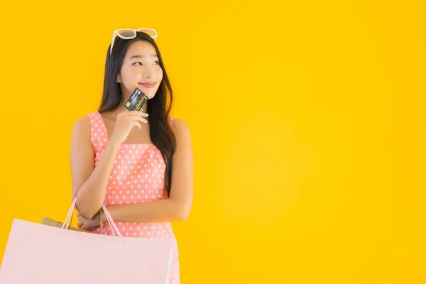 Retrato Hermosa Mujer Asiática Joven Con Colorido Bolso Compras Con —  Fotos de Stock