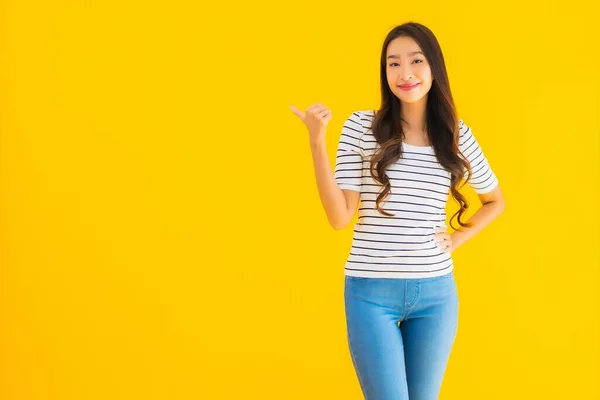 Porträt Schöne Junge Asiatische Frau Lächelt Glücklich Mit Aktion Auf — Stockfoto