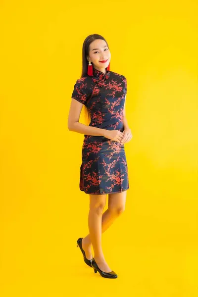Retrato Bonito Jovem Asiático Mulher Desgaste Chinês Vestido Com Ação — Fotografia de Stock