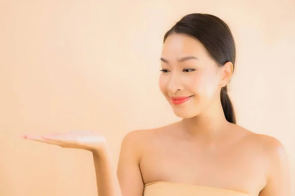 Portret Mooie Jonge Aziatische Gezicht Vrouw Met Schoonheid Spa Wellness — Stockfoto