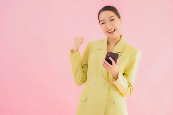 Retrato Bonito Jovem Asiático Mulher Negócios Usar Telefone Celular Inteligente — Fotografia de Stock