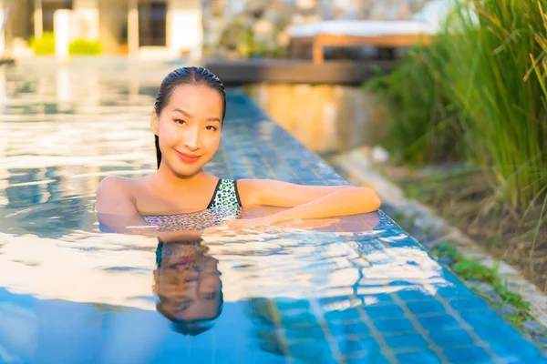 Portrait Belle Jeune Femme Asiatique Relax Sourire Profiter Des Loisirs — Photo