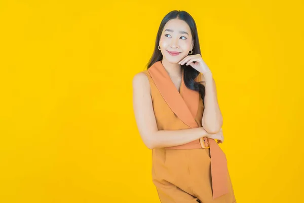 Retrato Bonito Jovem Asiático Mulher Sorriso Com Ação Cor Fundo — Fotografia de Stock