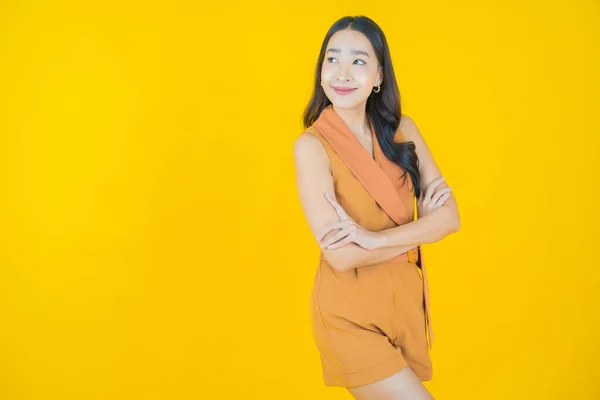 Retrato Bonito Jovem Asiático Mulher Sorriso Com Ação Cor Fundo — Fotografia de Stock