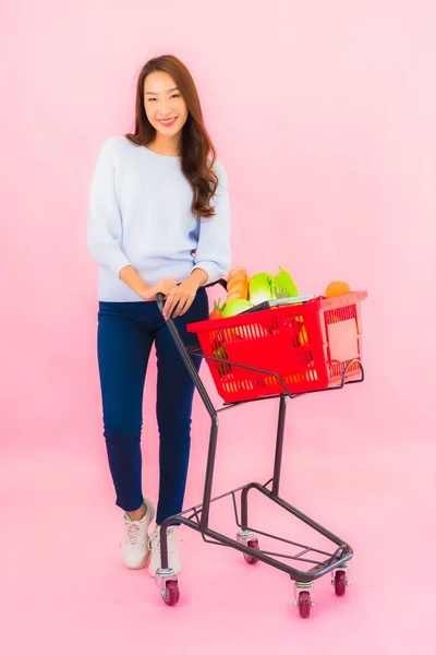 Retrato Bela Jovem Mulher Asiática Com Fruta Vegetal Mercearia Cesta — Fotografia de Stock