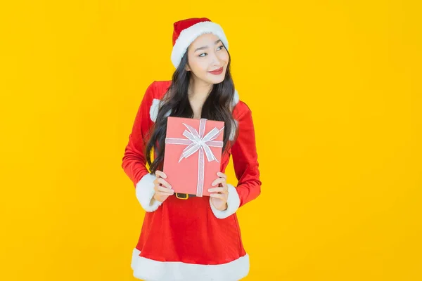 Portrait Belle Jeune Femme Asiatique Porter Costume Noël Avec Boîte — Photo