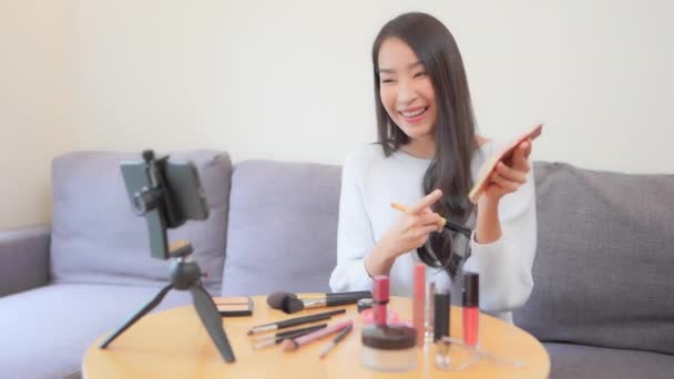 Footage Beautiful Asian Makeup Blogger Making Video Home Couch — Stock Video