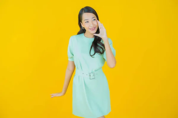 Retrato Bonito Jovem Asiático Mulher Sorriso Com Ação Cor Fundo — Fotografia de Stock