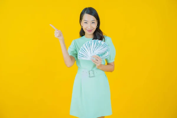 Porträtt Vacker Ung Asiatisk Kvinna Leende Med Mycket Pengar Och — Stockfoto