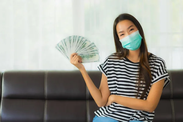 Portrait Beautiful Young Asian Woman Mask Sofa Show Money Cash — Stock Photo, Image