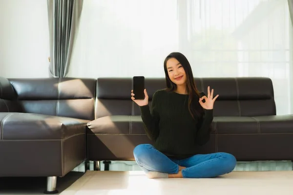 Portrait Beautiful Young Asian Woman Use Smart Mobile Phone Coffee — Stock Photo, Image