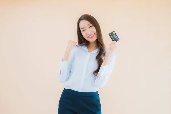 Portrait Beautiful Young Business Asian Woman Phone Credit Card Color — Stock Photo, Image