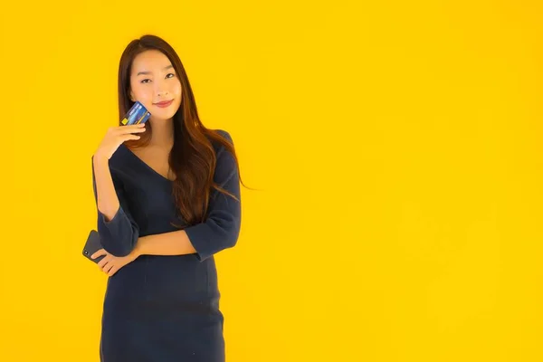 Porträt Schöne Junge Asiatische Frau Mit Smartphone Oder Handy Und — Stockfoto