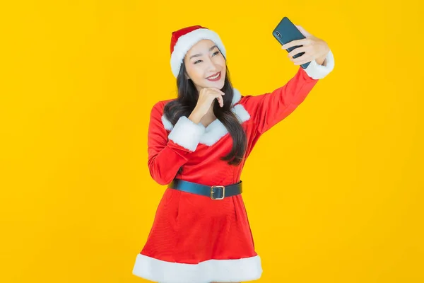Retrato Bonito Jovem Asiático Mulher Desgaste Natal Traje Com Celular — Fotografia de Stock