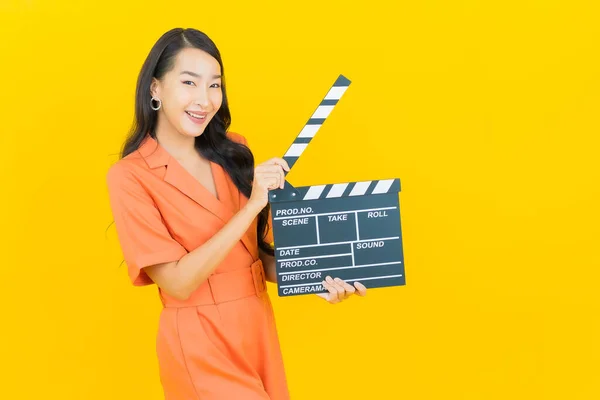 Portrait Beautiful Young Asian Woman Smile Movie Slate Plate Cutting — Stock Photo, Image