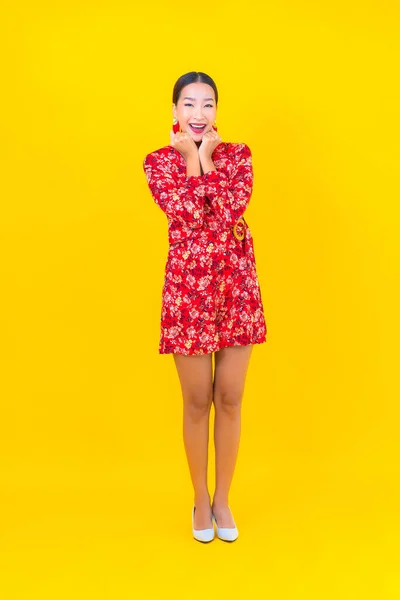 Ritratto Bella Giovane Donna Asiatica Sorriso Azione Cinese Nuovo Concetto — Foto Stock