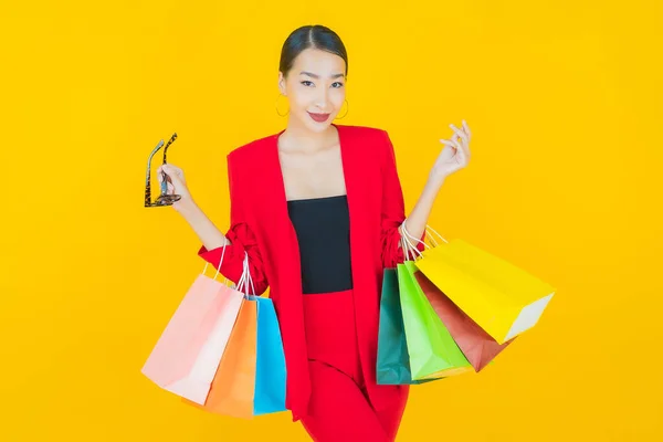 Retrato Bonito Jovem Asiático Mulher Sorriso Com Saco Compras Cor — Fotografia de Stock