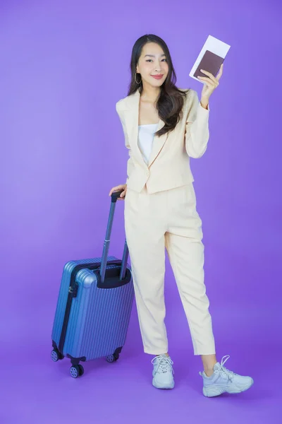Retrato Bela Jovem Asiática Mulher Com Bagagem Saco Passaporte Pronto — Fotografia de Stock