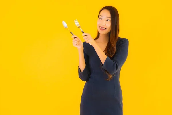 Portret Mooie Jonge Aziatische Vrouw Met Lepel Vork Klaar Eten — Stockfoto