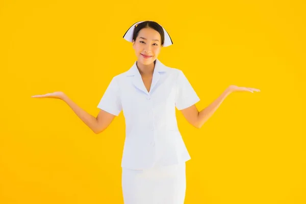 Портрет Красивої Молодої Азіатської Тайської Медсестри Багатьох Діях Робота Пацієнта — стокове фото