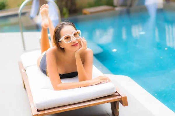 Portrait Beautiful Young Asian Woman Enjoy Relax Swimming Pool Leisure — Stock Photo, Image
