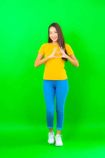 Portret Mooie Jonge Aziatische Vrouw Glimlach Met Actie Groen Geïsoleerde — Stockfoto