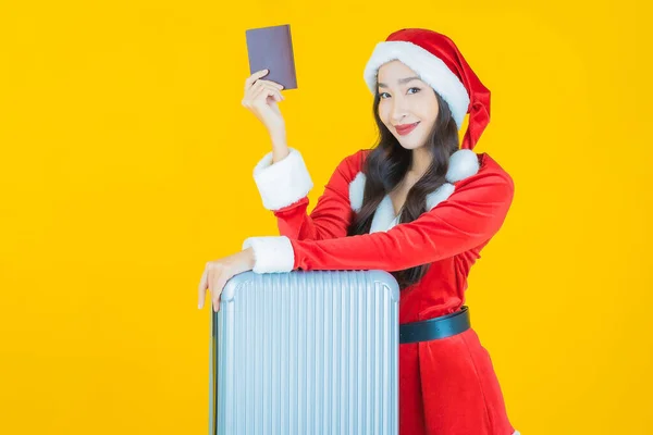 Retrato Bonito Jovem Asiático Mulher Desgaste Natal Traje Com Bagagem — Fotografia de Stock