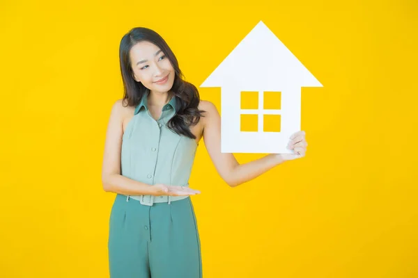 Portrait Belle Jeune Femme Asiatique Avec Maison Maison Signe Papier — Photo