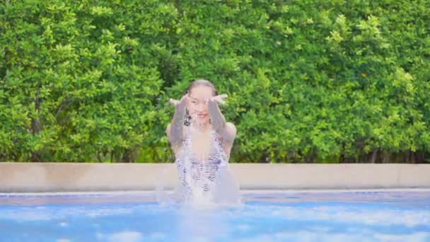 Filmaufnahmen Von Schönen Asiatischen Frau Entspannen Schwimmbad Hotel Während Des — Stockvideo