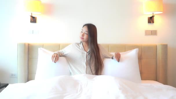 Imagens Mulher Asiática Relaxante Casa — Vídeo de Stock