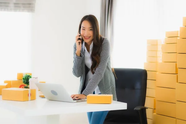 Retrato Hermosa Joven Mujer Negocios Asiática Trabajo Desde Casa Con —  Fotos de Stock