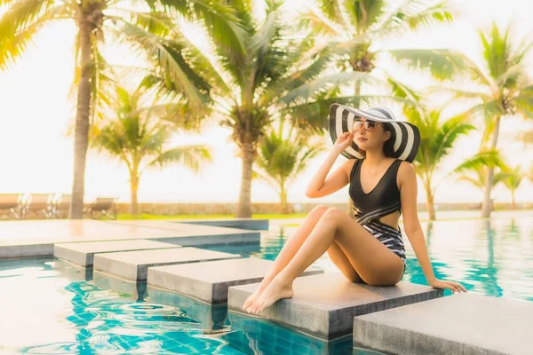 Portrait Beautiful Young Asian Woman Relax Outdoor Swimming Pool Hotel — Stock Photo, Image