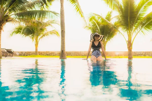 Portrait Beautiful Young Asian Woman Relax Outdoor Swimming Pool Hotel — Stock Photo, Image