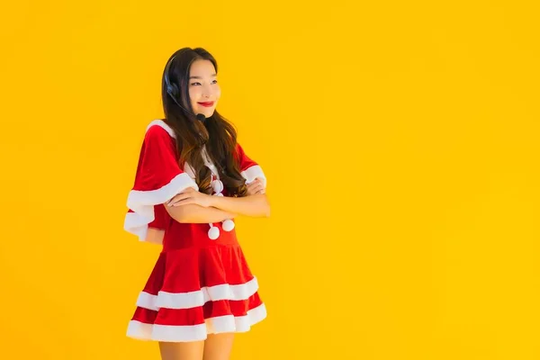 Portrét Krásná Mladá Asijská Žena Nosit Vánoční Oblečení Klobouk Sluchátkem — Stock fotografie