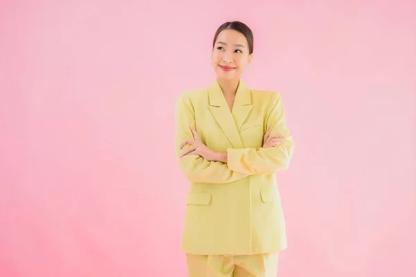 Retrato Hermosa Joven Asiática Mujer Negocios Sonrisa Acción Sobre Rosa — Foto de Stock
