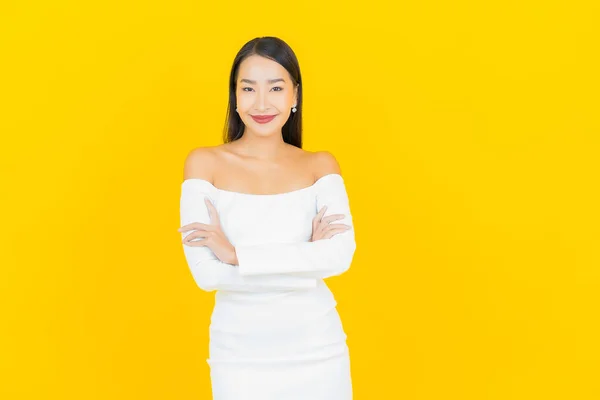 Porträtt Vackra Unga Företag Asiatisk Kvinna Med Leende Och Action — Stockfoto