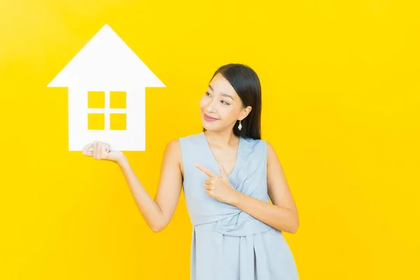 Portrait Belle Jeune Femme Asiatique Avec Maison Maison Signe Papier — Photo