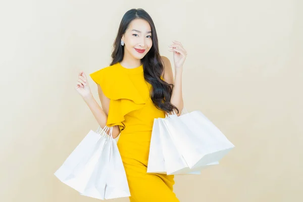 Retrato Hermosa Joven Mujer Asiática Sonrisa Con Bolsa Compras Fondo —  Fotos de Stock