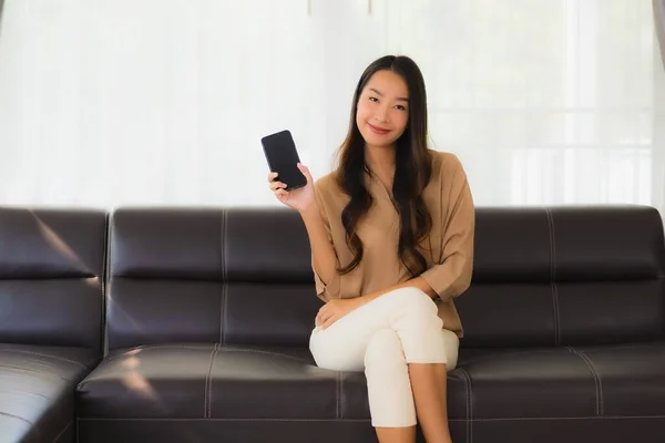 Portrait Schöne Junge Asiatische Frau Verwenden Handy Smartphone Oder Handy — Stockfoto