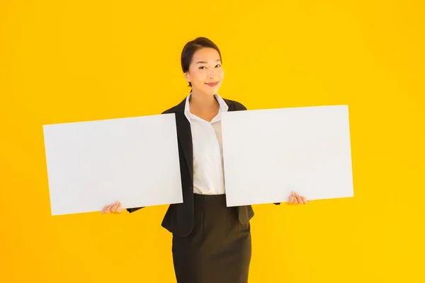 Beautiful Portrait Young Asian Woman Show Empty Blank White Board — Stock Photo, Image