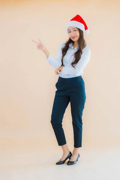 Портрет Красивый Молодой Бизнес Азиатской Женщины Носить Рождественскую Шляпу Цветном — стоковое фото