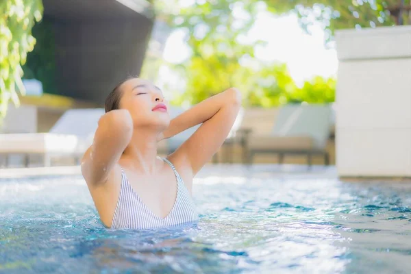 Portrait Beautiful Young Asian Woman Smile Relax Leisure Swimming Pool — Stock Photo, Image