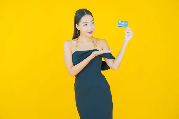 Portrait Beautiful Young Asian Woman Smile Credit Card Color Background — Stock Photo, Image