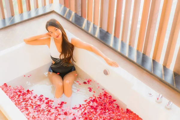 Portrait Beautiful Young Asian Woman Happy Smile Relex Bathtub Rose — Stock Photo, Image